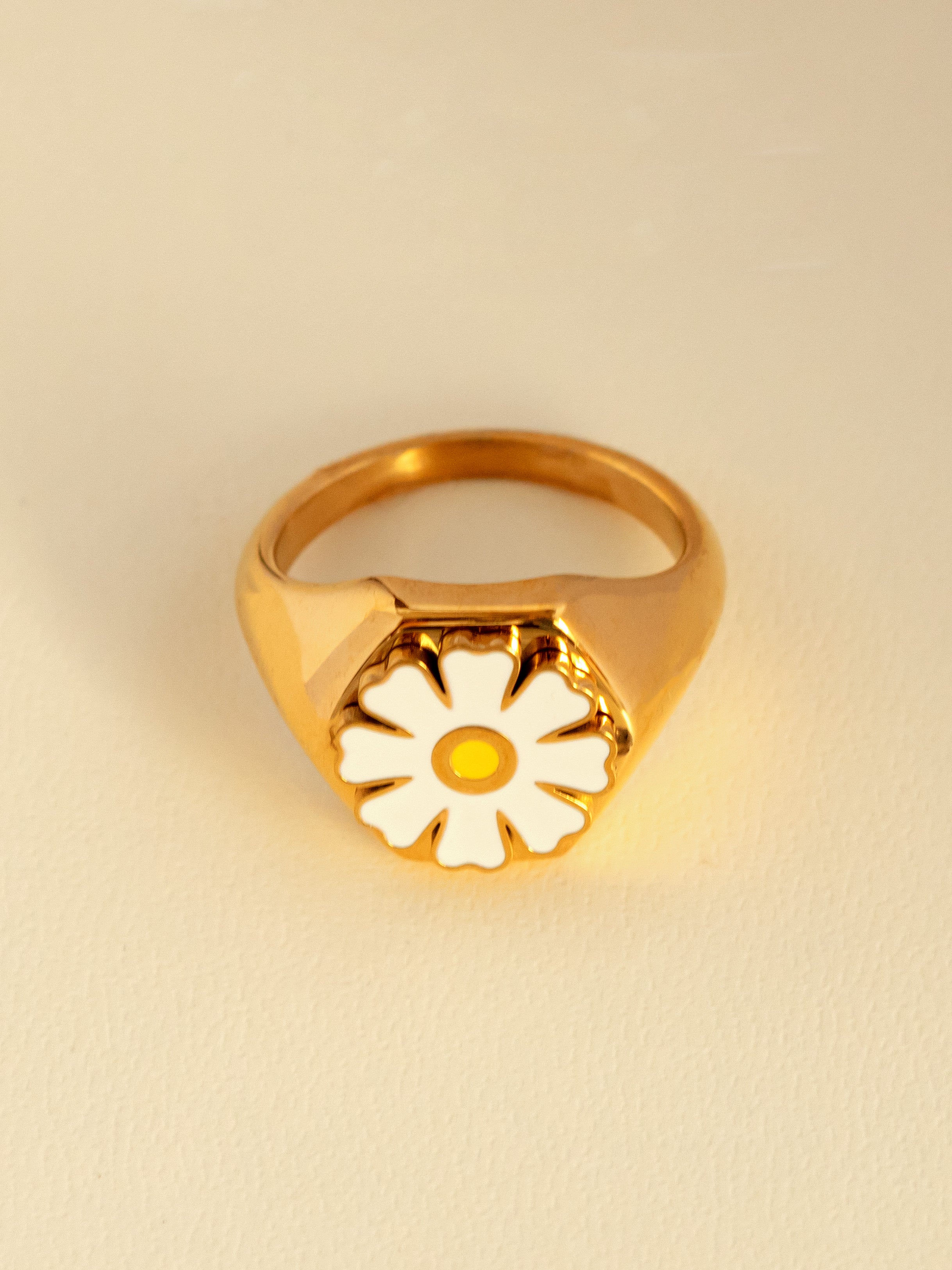 Gold Big Signet Ring With White Daisy Flower