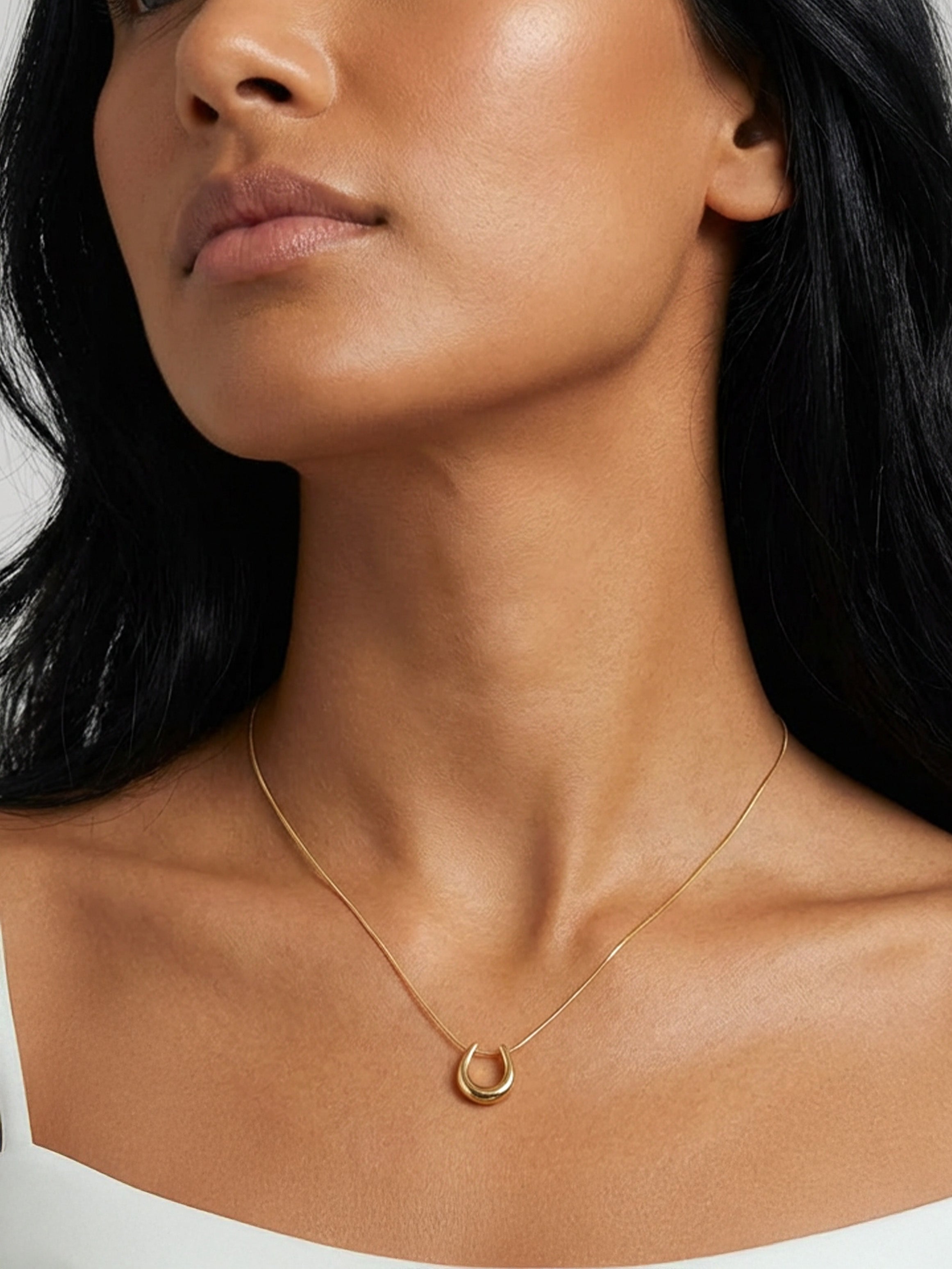 Chunky Horseshoe Pendant Necklace