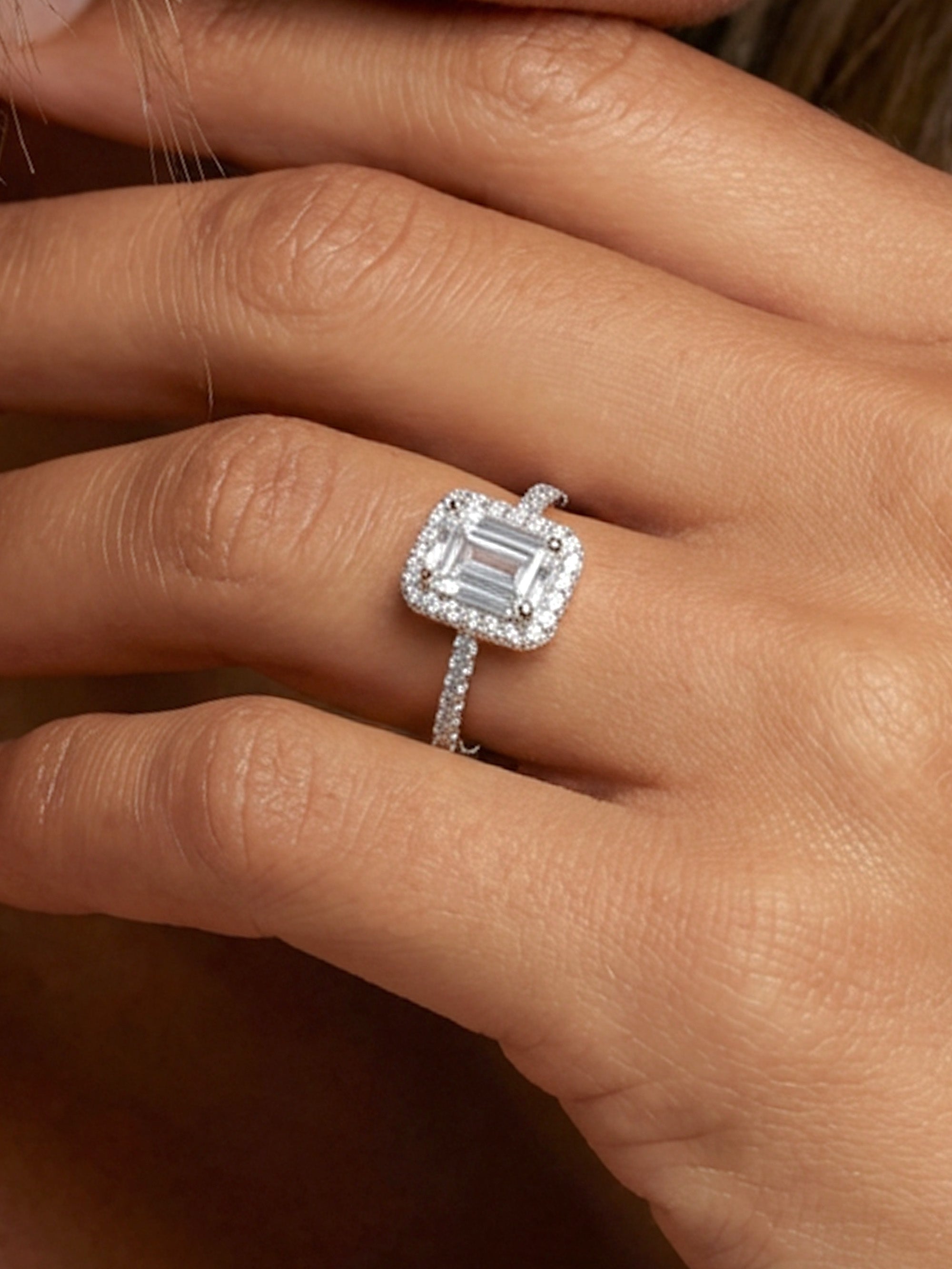 Promise Ring With Sparkling Emerald Stone