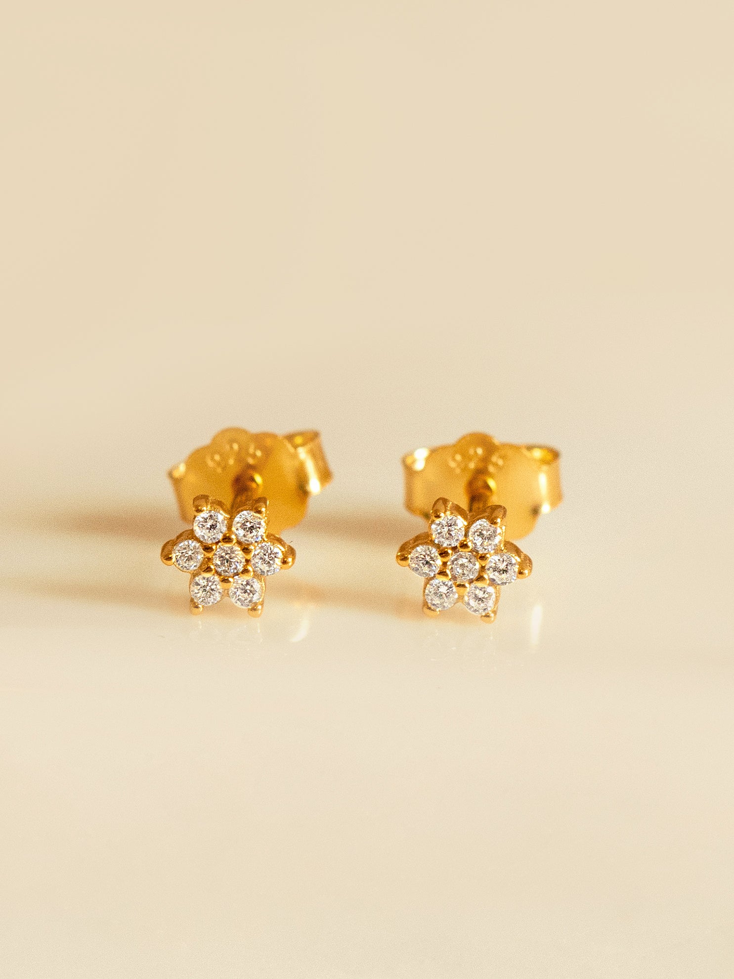 Gold Cluster Stud Earrings - Tiny Flowers