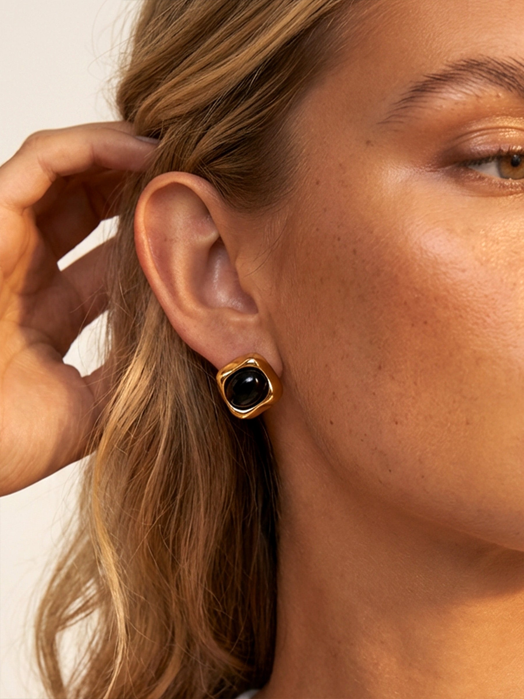 Black Agate Quartz Stud Earrings