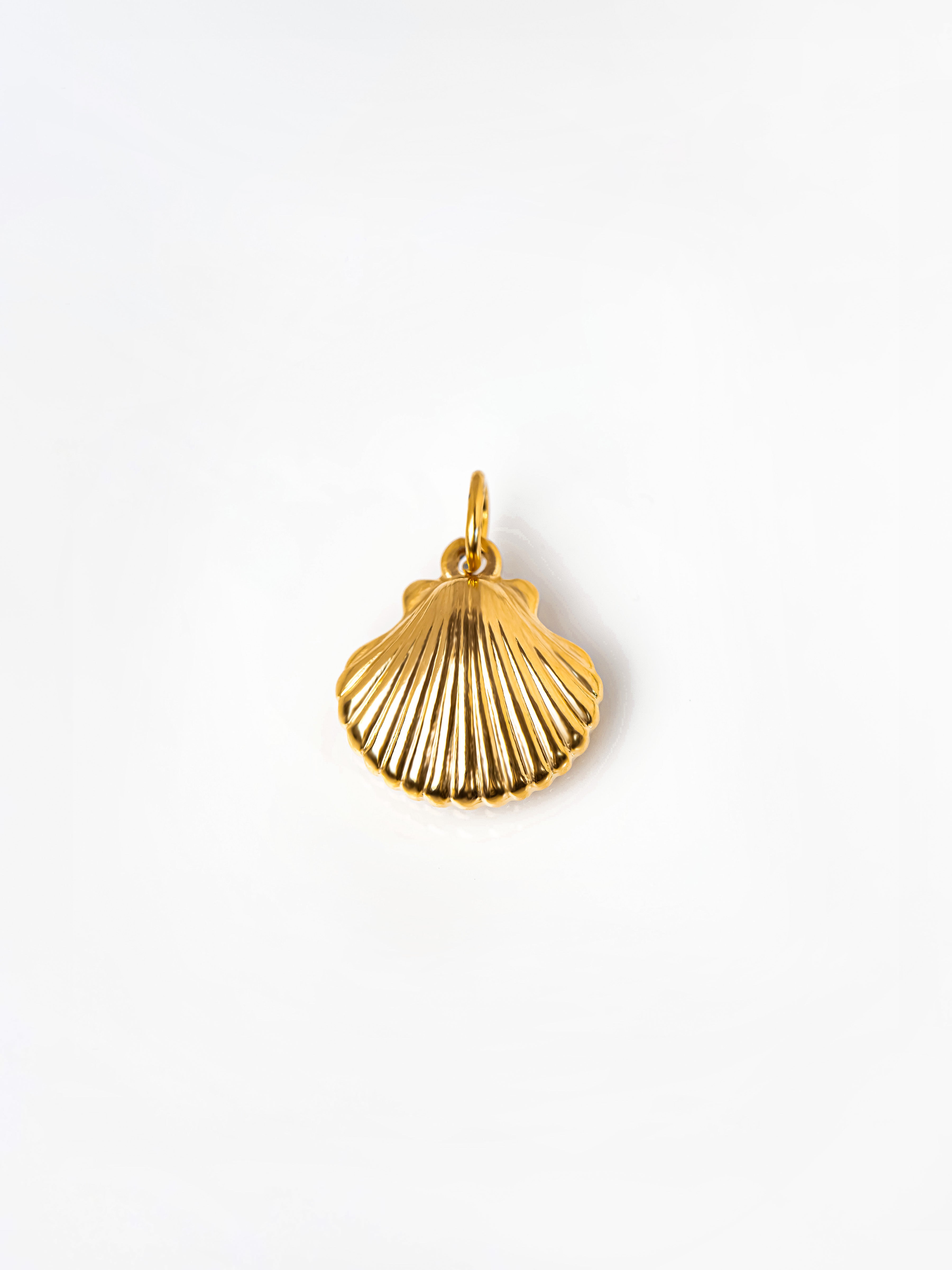 Gold Medium Sea Shell Pendant / Charm