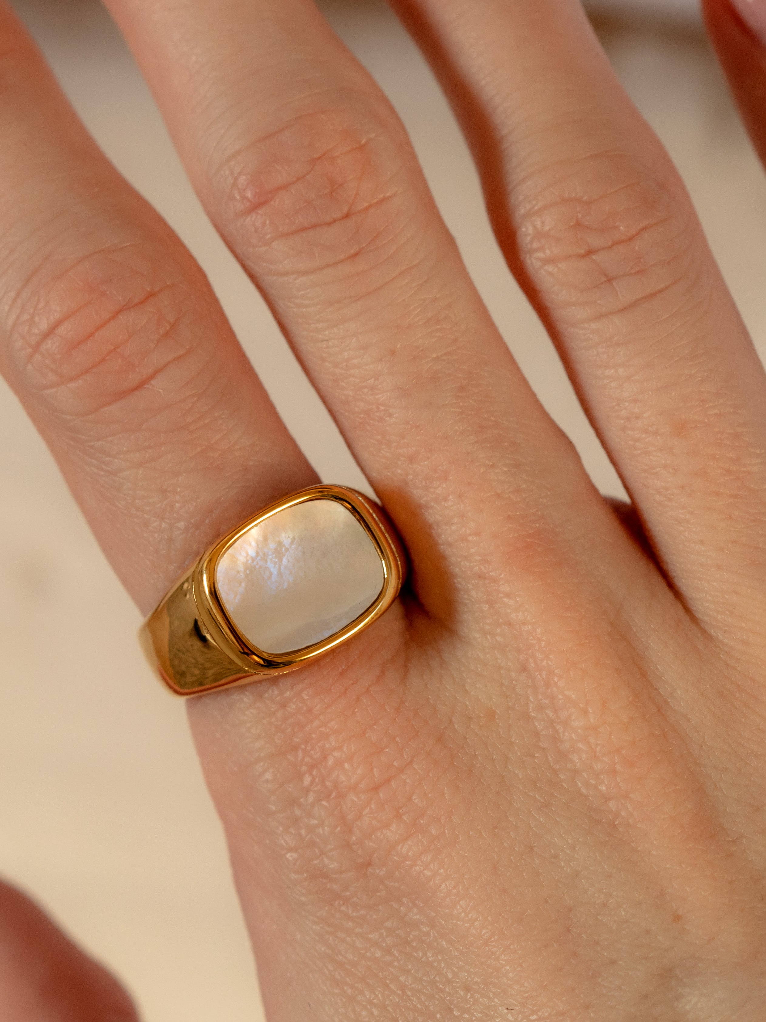 Mother-of-Pearl Gold Signet Ring