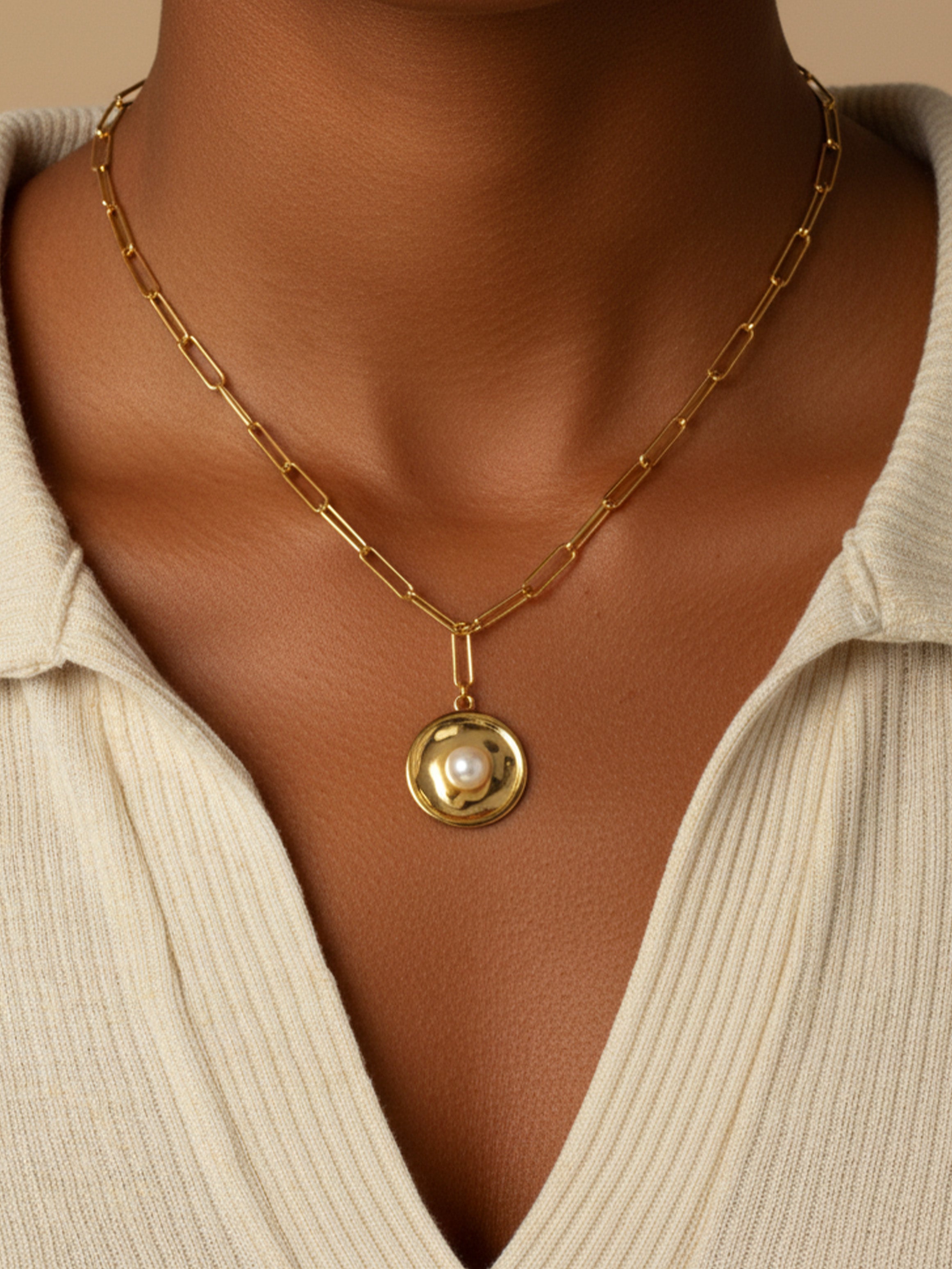 Link Chain Necklace With Pearl Coin