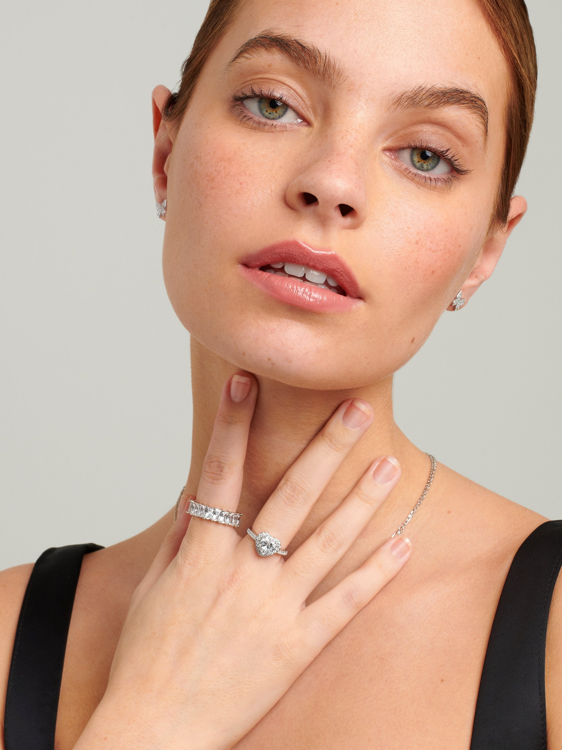 Female model wearing a sterling silver heart ring.